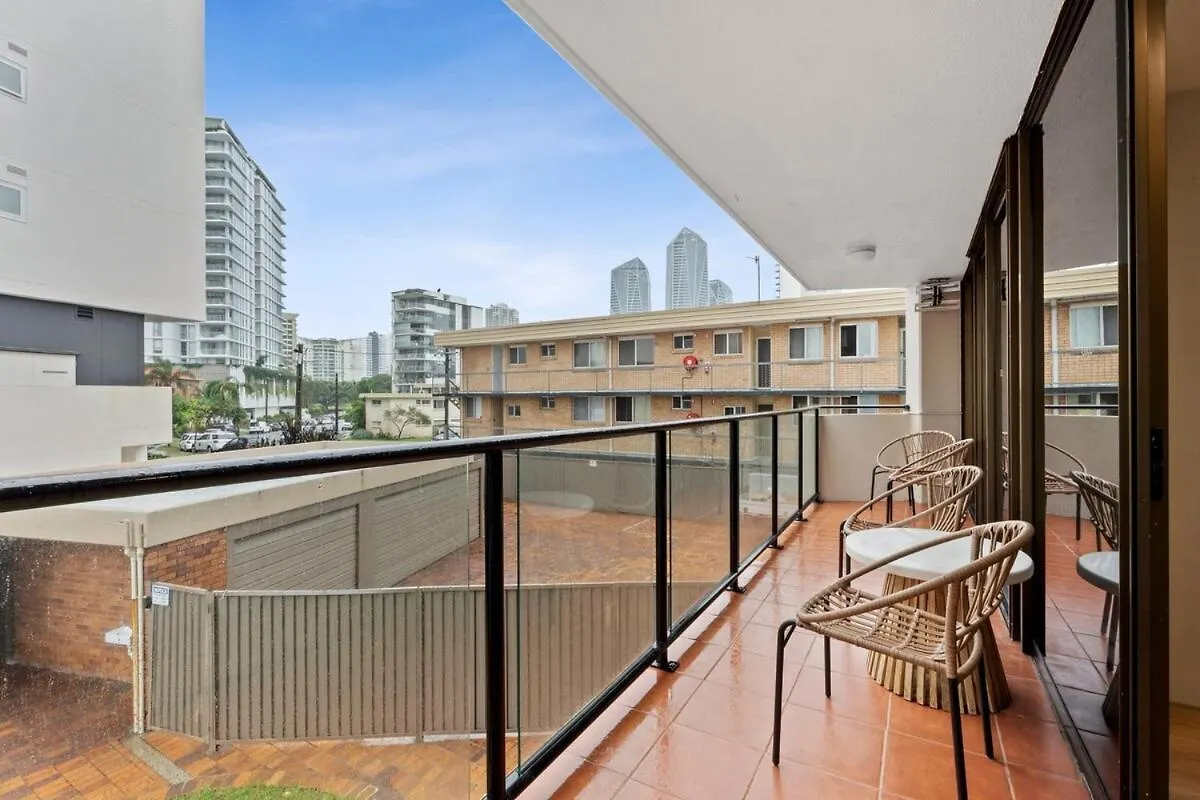 Luxury Living On Monaco Riverfront Gold Coast Lejlighed